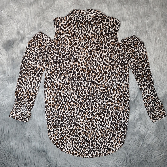 SOLD.  a.n.a A New Approach Animal Print top - Picture 4 of 5
